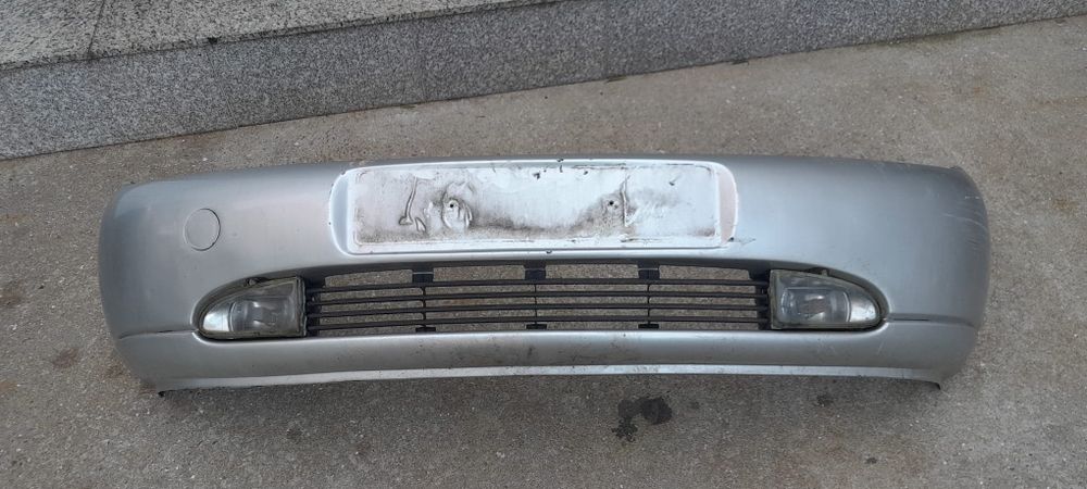 Pára-choques com faróis de nevoeiro Ford Fiesta de 2000 a gasolina 1.2
