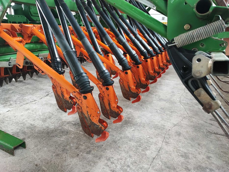 Zestaw Brona Amazone KG 303 Siewnik Amazone AD 303 D9