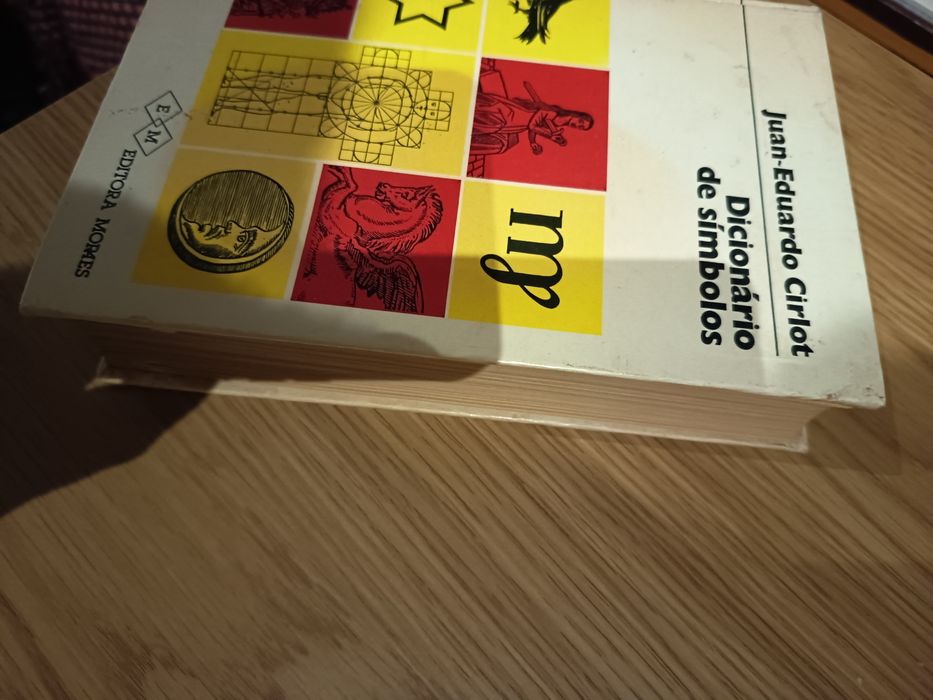 Dicionário de Símbolos - Juan-Eduardo Cirlot