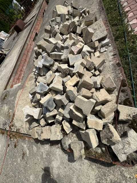Oddam gruz czysty betonowy i z kostki brukowej .