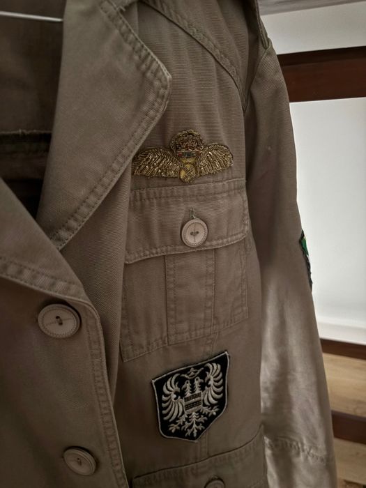 Casaco biker com emblemas