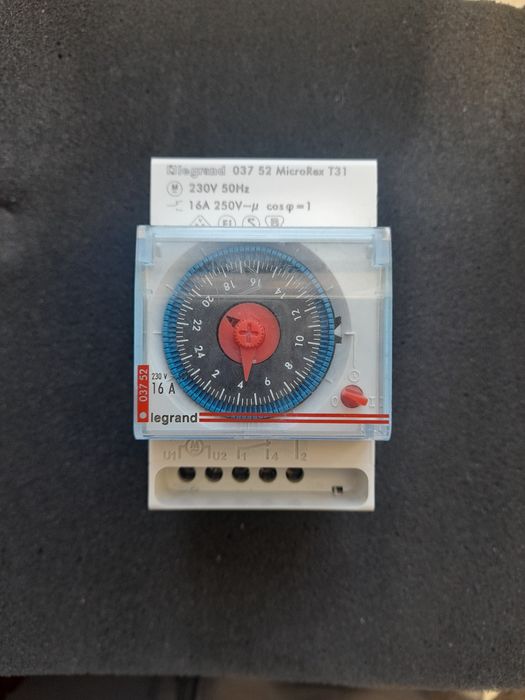 Таймер добовий Legrand 03752 ( 16А - 250В )
