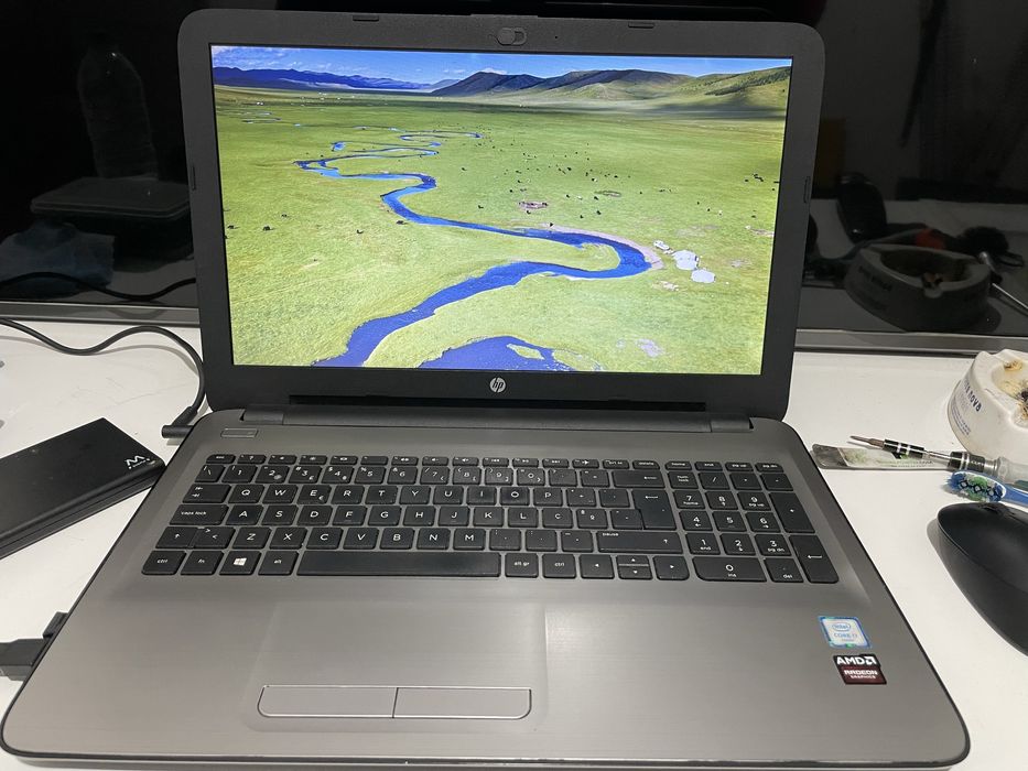 Portatil HP Pavilion 15 ** i7/8GB DDR4/SSD 240GB/Grafica 2GB **