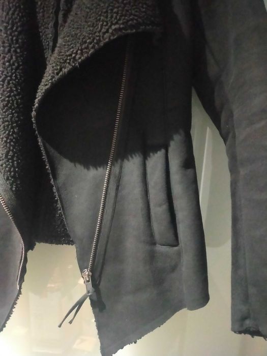 H&M Divided Kożuszek damski czarny zapięcie na bok