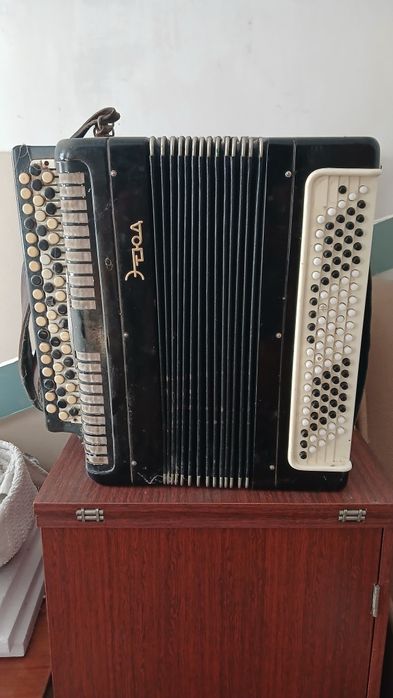 Продам баяны,2 штуки.