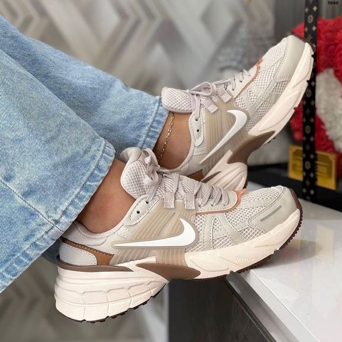Nike Runtekk V2K Beige Brown трендові жіночі кросівки найк рантек в2к