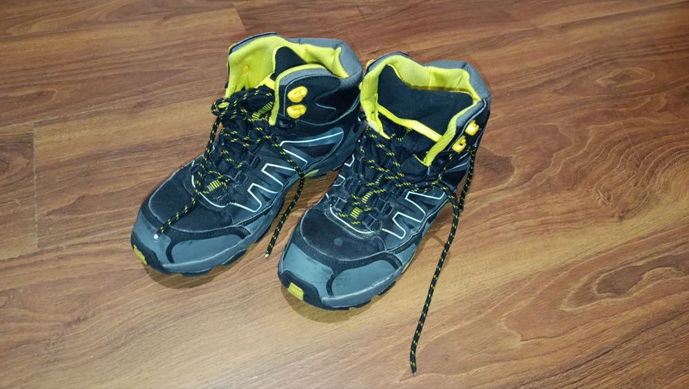 Buty z żelaznymi wkładkami
