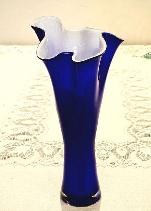Wazon szklany kobaltowy Chusta falbanka Krosno? Prl?