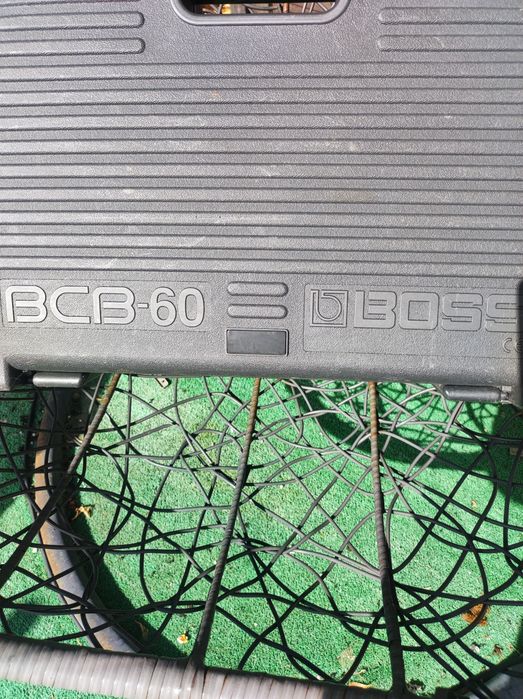 Pedais Boss com Hard Case com ligações