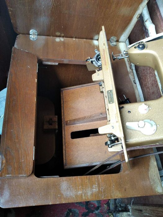 Німецька швейна електромашинка Kohler