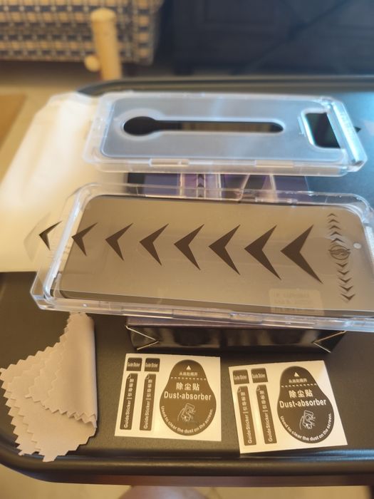 iPhone 16 Pro Max – 2 Screen Protectors64170806845314123