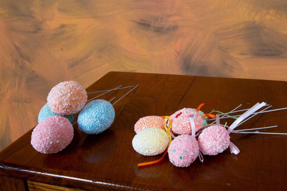 Ovos de esferovite para decoração