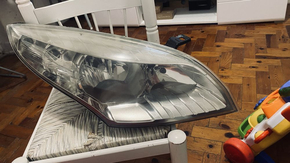 Farol dianteiro MEGANE 3