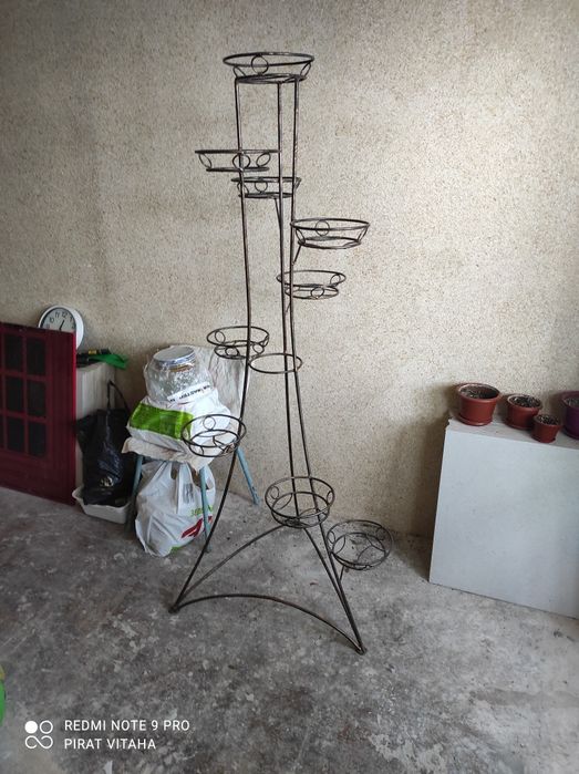 Подставка под цветы