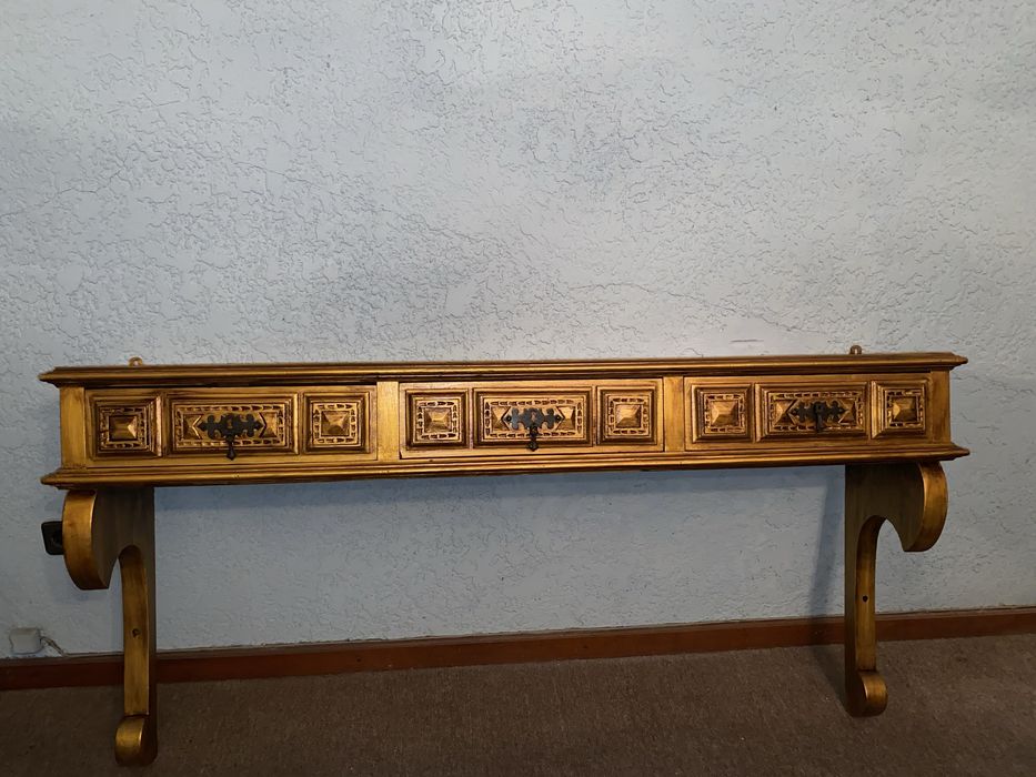 Móvel de Corredor Dourado em Madeira Maciça