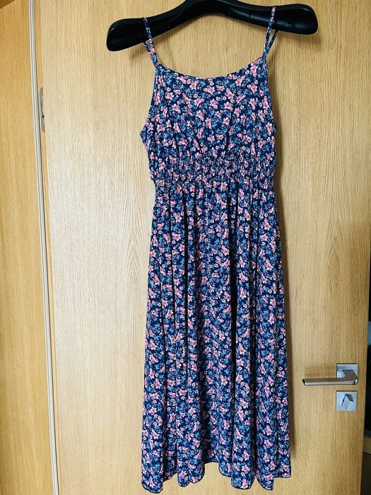 Letnia sukienka na ramiaczkach