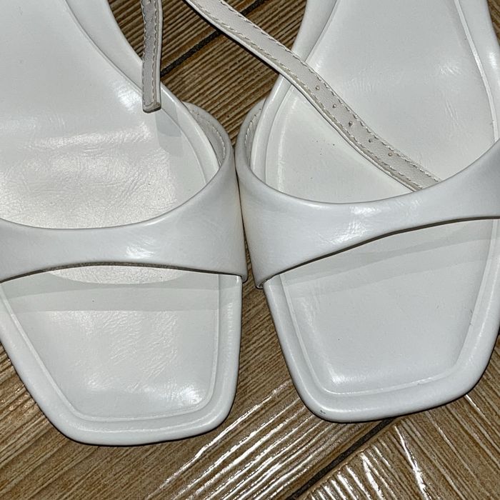 Босоніжки білі Stradivarius