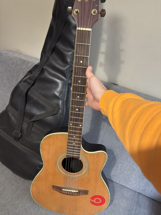 Guitarra Eletroacústica com Estojo