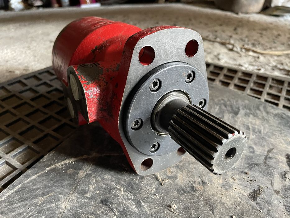 Гідро мотор реверса наклонної камери Case 2388 393903А1