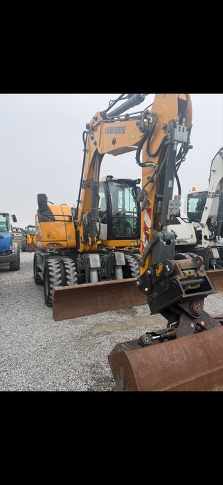 Koparka obrotowa prace ziemne.