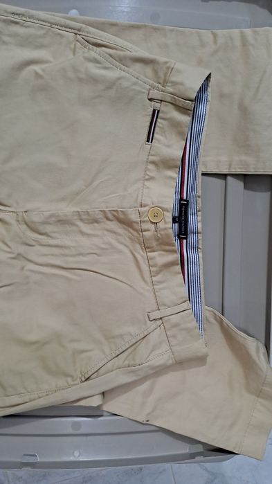 Calças bejes Tommy  Hilfiger 14 anos
