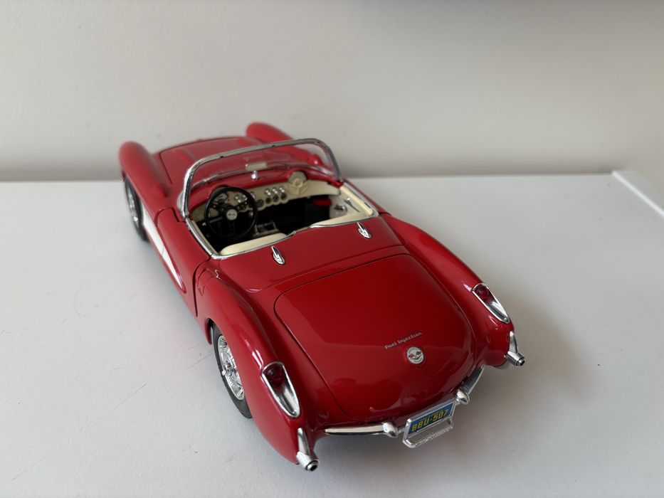 Model Chevrolet Corvette 1:18 BBurago Burago (maisto welly)