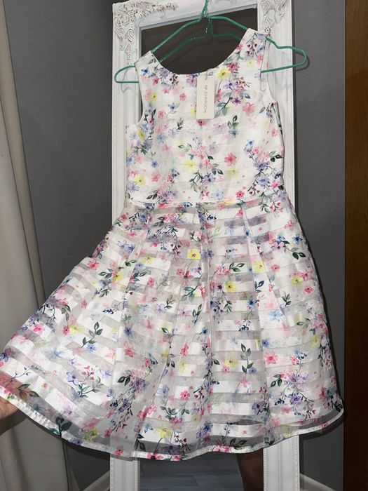 Нова  ошатна квіткова  сукня на  10-11 років 140-146 см