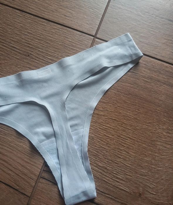Majtki stringi nowe bez metek XS S