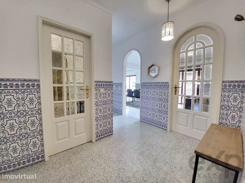 Excepcional T2  no último andar com um amplo terraço. Centro histórico
