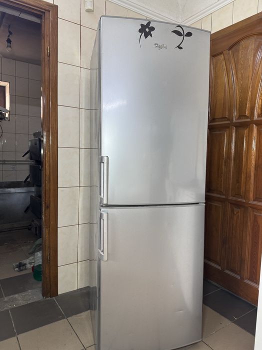 Холодильник з морозилкою Whirlpool Нержавійка