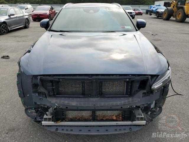 Двері Volvo V90 запчастини вольво в90