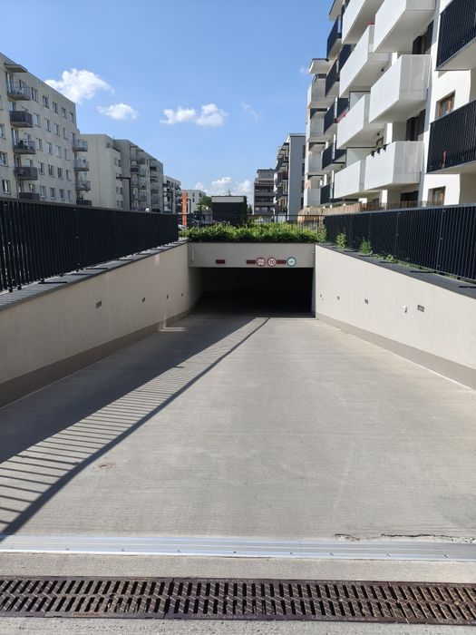 Wynajmę podwójne miejsce parkingowe.Myśliwska 55A