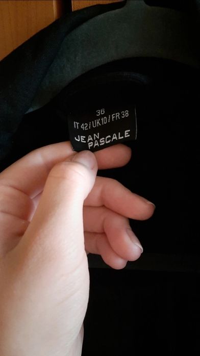 Czarny płaszczyk