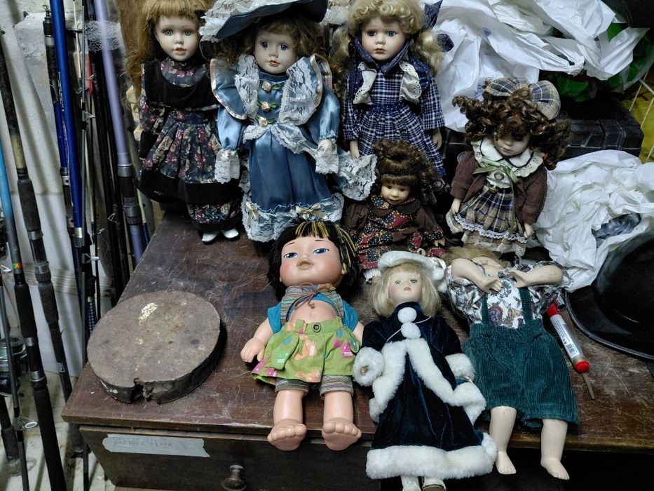 Vendo conjunto de bonecas antigas de porcelana em bom estado