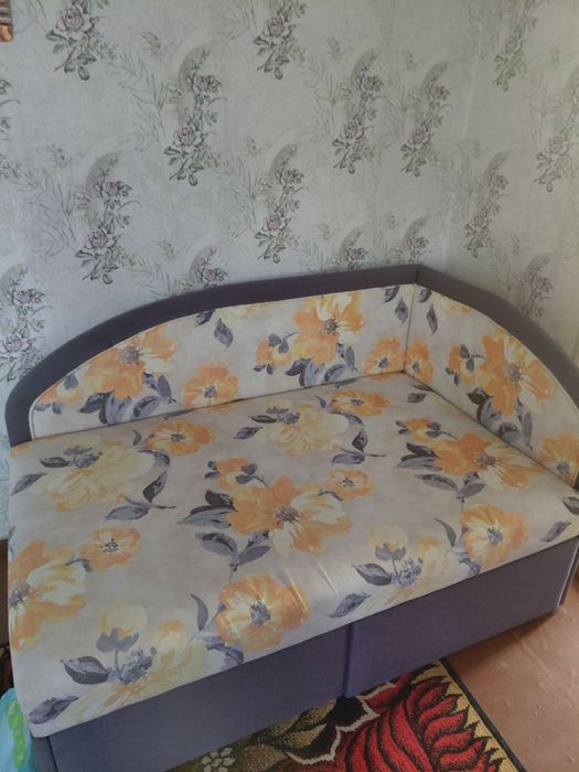 Диван практично новий стан ідеальний