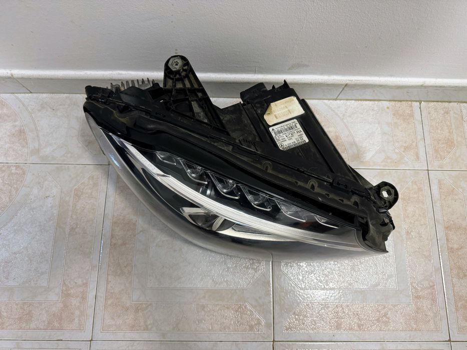 Farol direito usado Mercedes C-Class W205 — Bom estado