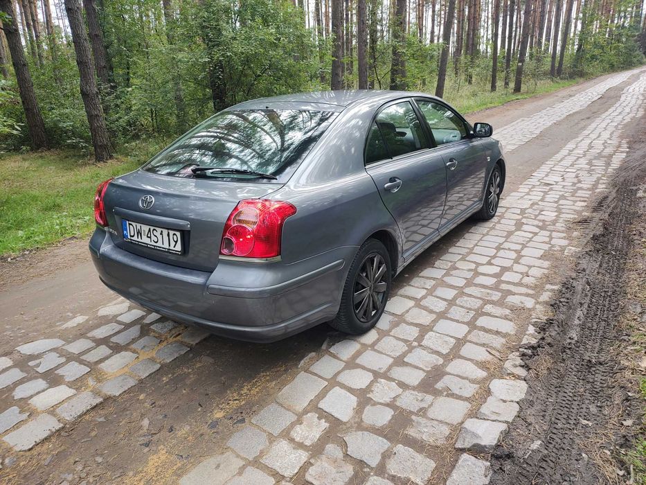 Toyota Avensis 2005 rok 1.8 benzyna