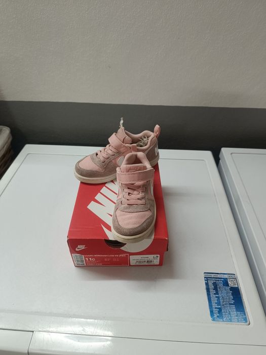 Vendo ténis de menina cumo novos