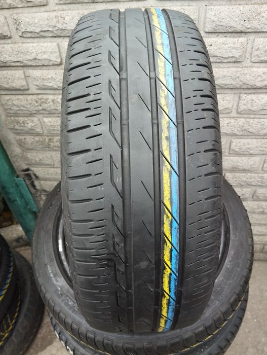Одна літня шина Bridgestone 215/55/17