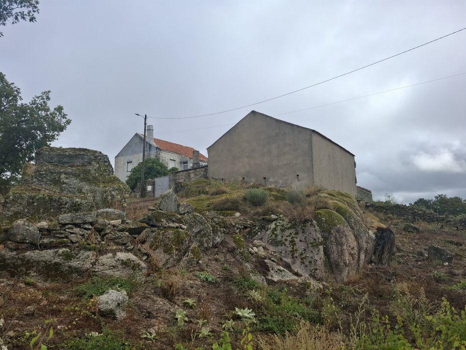 Moradia com logradouro