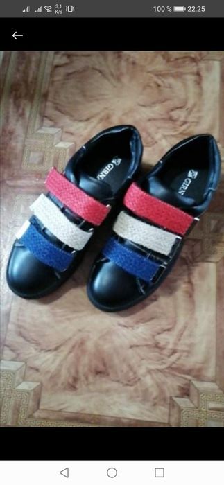 Продам кросівки 36р