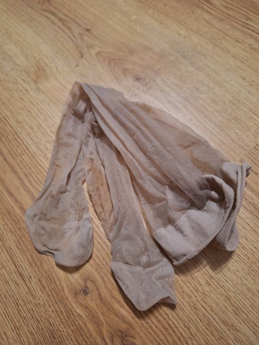 Beżowe podkolanówki więcej priv