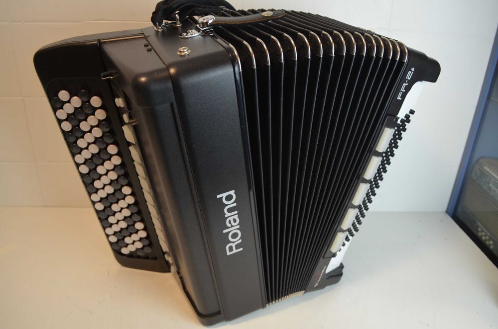 Acordeao roland FR 2.  N 349