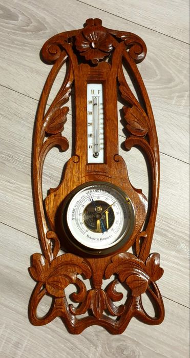 Przepiękny  , rzezbiony barometr  , Sprawny  , tani  . 42 cm