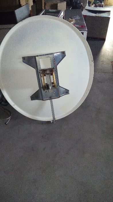 Antena satelitarna + konwerter + uchwyt do mocowania