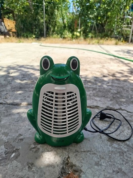 Ловушка для комаров в виде лягушки с фиолетовой подсветкой – 1м кабель