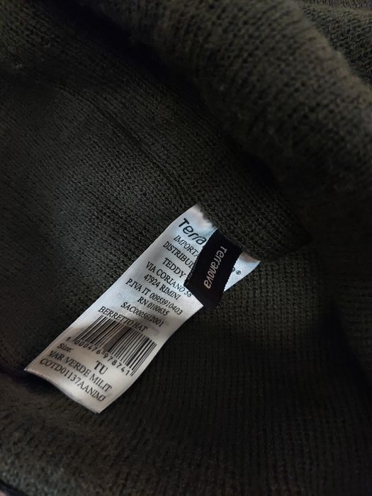 Czapka z naszywkami Terranova