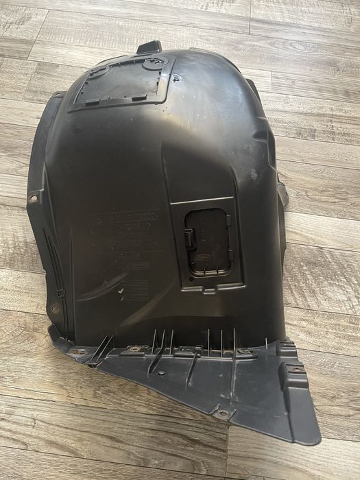 Подкрылок BMW E90 передний правый