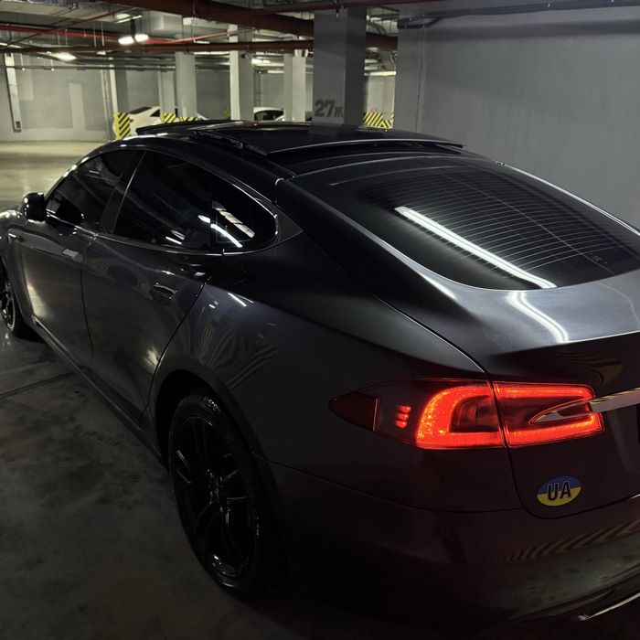 Tesla Model S 85