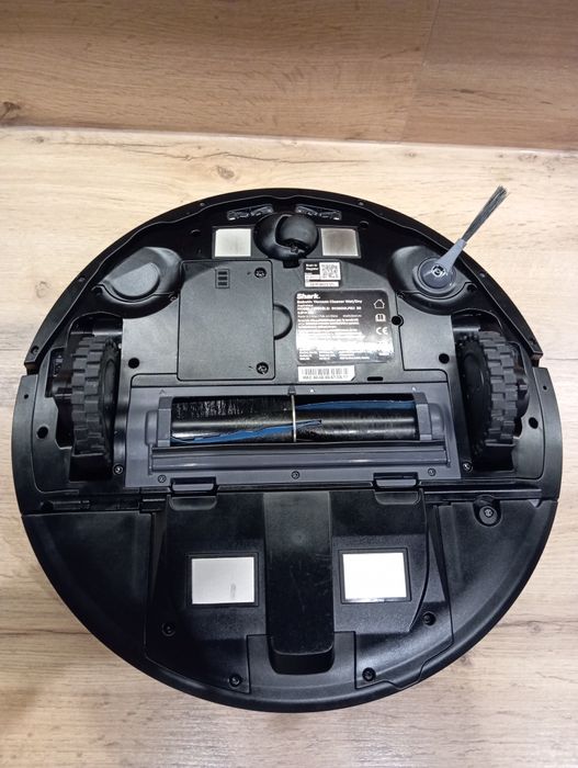 Robot sprzątający Shark AI Ultra z podstawą samoczynnie opróżniającą